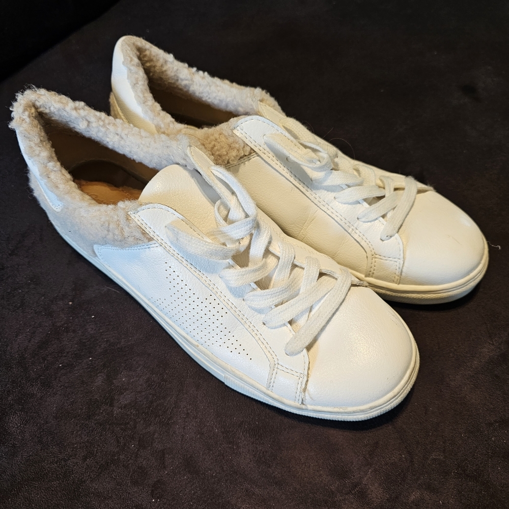 Universal Thread - Nia - white sneakers with faux fur